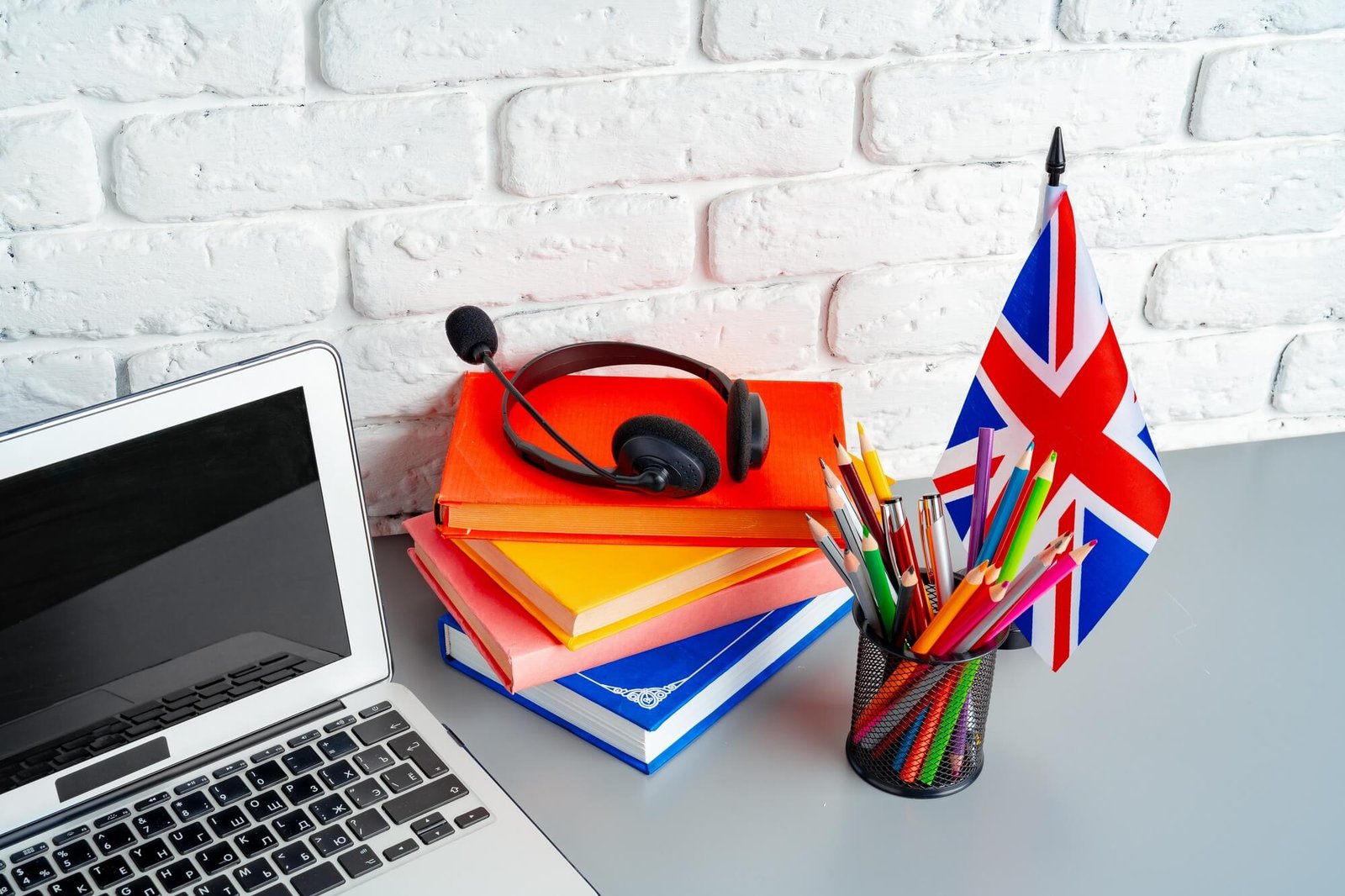 laptop-and-flag-of-uk-on-desk-english-language-learning-concept.jpg laptop-and-flag-of-uk-on-desk-english-language-learning-concept.jpg
